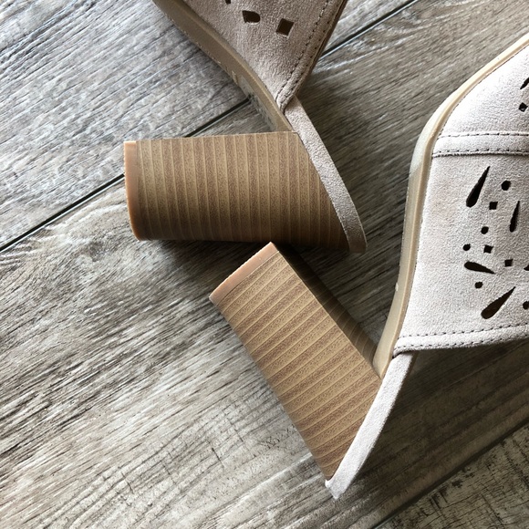 AE HEELED SLIP ONS - Picture 5 of 5